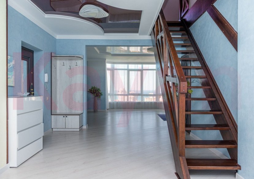 Продажа 3-комн. квартиры, 210 кв.м фото 2